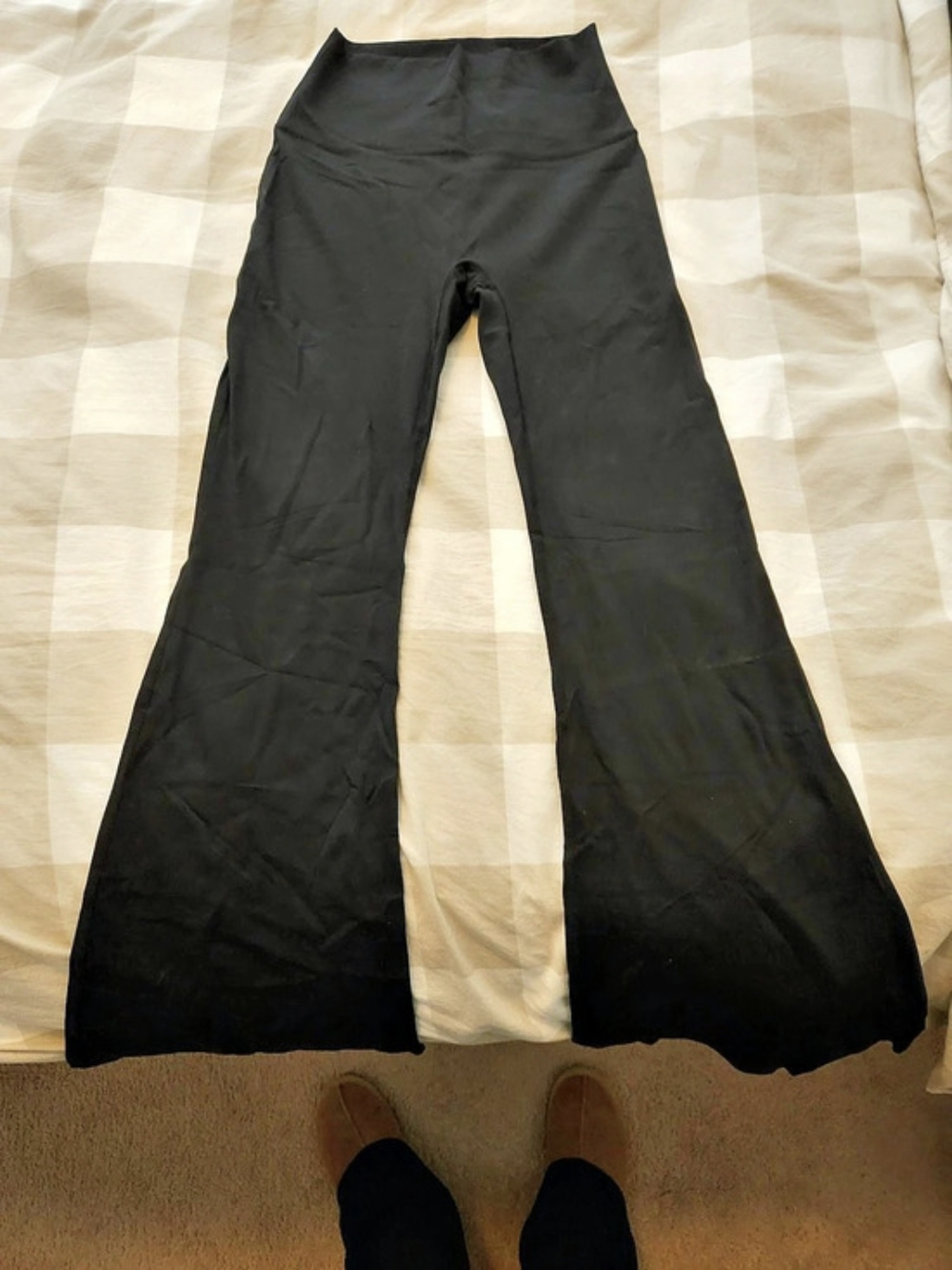 Alo Flare Leggings in Black Size Medium New